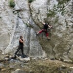 Klettern am Bach :) Klettern am Bach :)