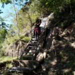 Treppen beim Wasserfall