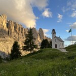 Kapelle mit Alpenglühen Kapelle mit Alpenglühen