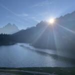 Früh morgens - Sonneaufgang hinterm Berg