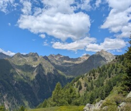 Zwischen diesen Bergen liegt die Tiefrastenhütte
