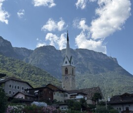 Blick zurück aus Kaltern zum Penegal